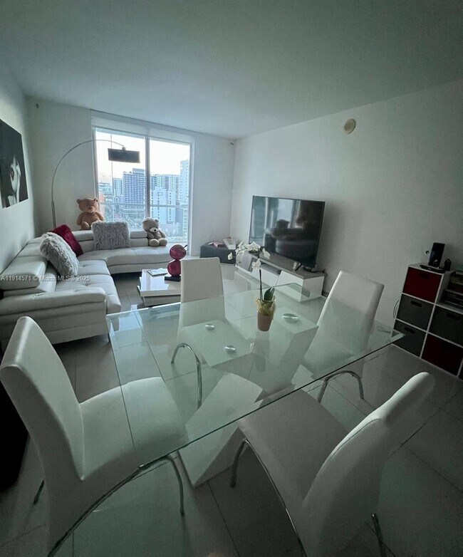 Building Photo - 185 SW 7th St