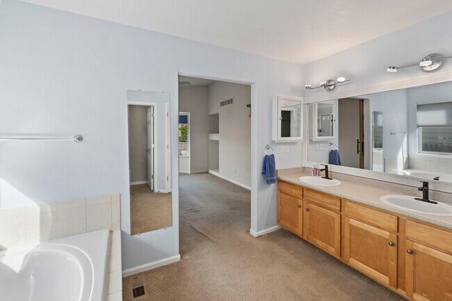 Building Photo - 626 Rolling Rock Point