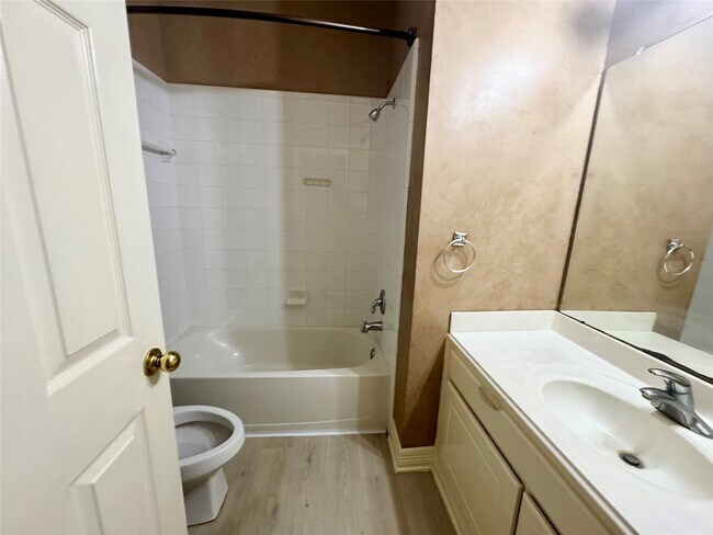 Building Photo - 11711 Canyon Bend Dr