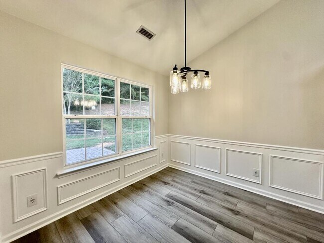 Building Photo - 1888 Lillywood Ln