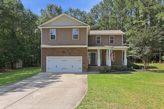 Building Photo - 3 Bed 2.5 Bath With wooded lot close to Fort Bragg!
