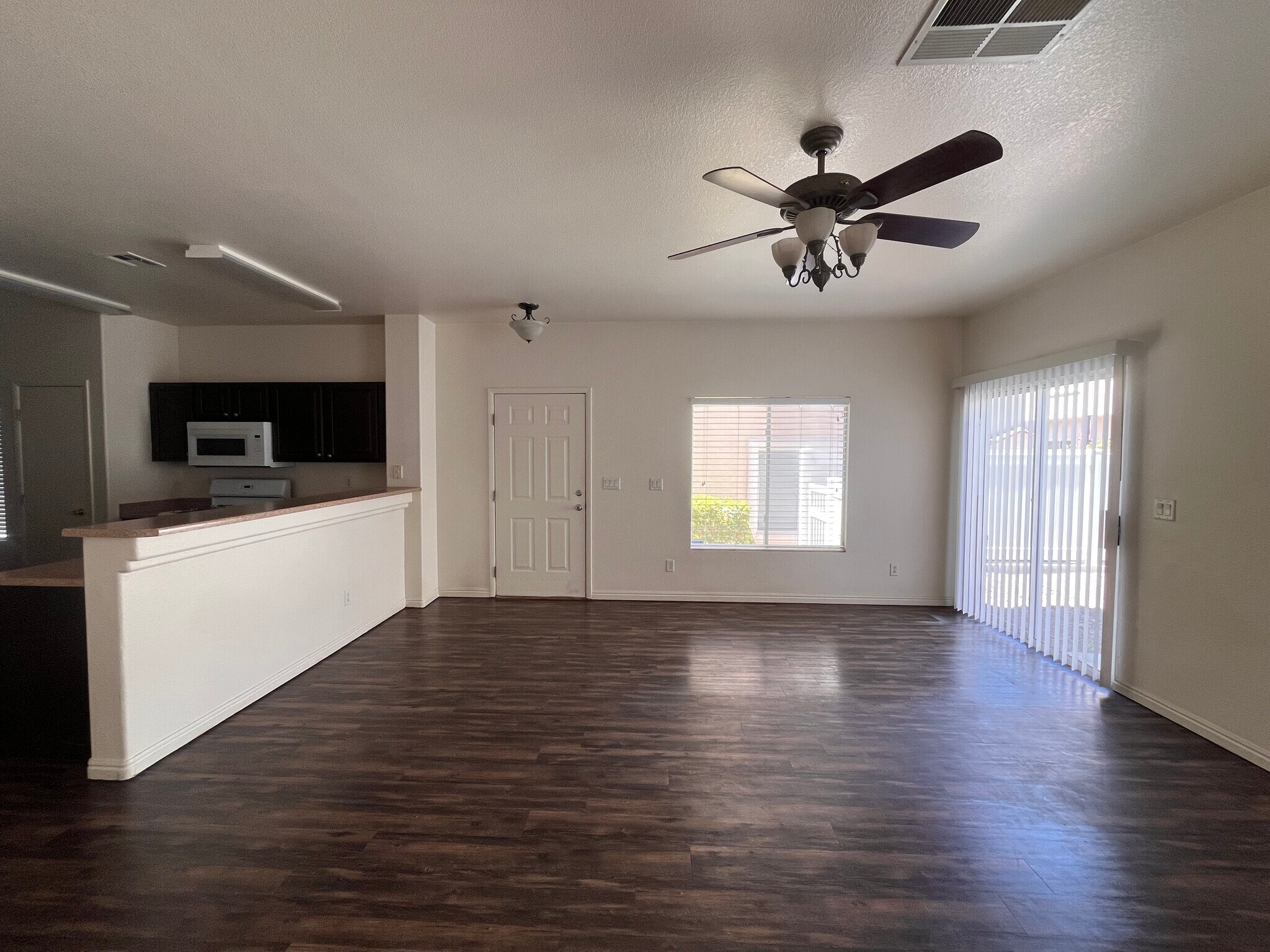 Building Photo - 2580 Lazy Saddle Dr
