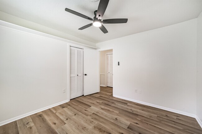 Building Photo - 306 Red Bud Ln