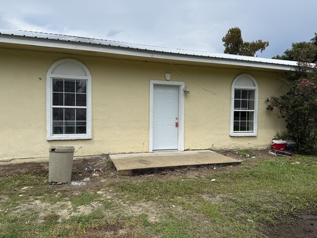 Building Photo - 604 US-221