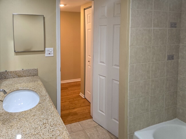 Building Photo - 4506 Kings Walk Dr