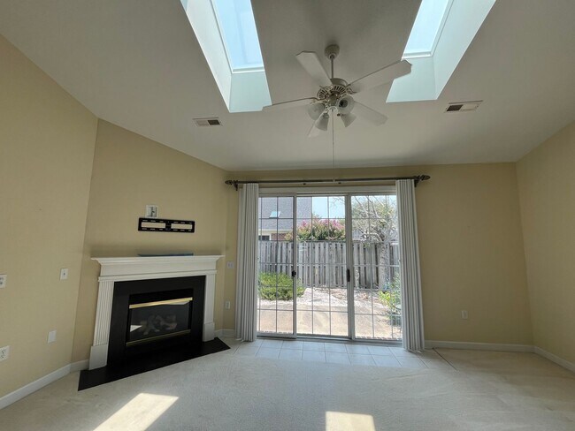 Building Photo - Discover this well-appointed 3-bedroom plus bonus room , 2-bath home in Carleton Place