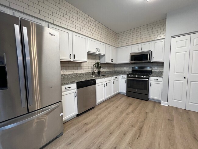 Building Photo - 22306 W Niagara Ct