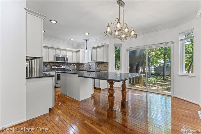 Building Photo - 2475 Horace St