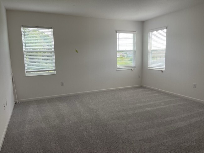Building Photo - "Spacious 4-Bedroom Oasis with 3 Full Bath...