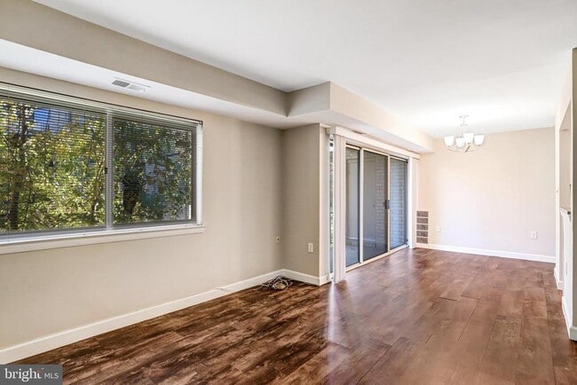 Building Photo - 12215 Braxfield Ct