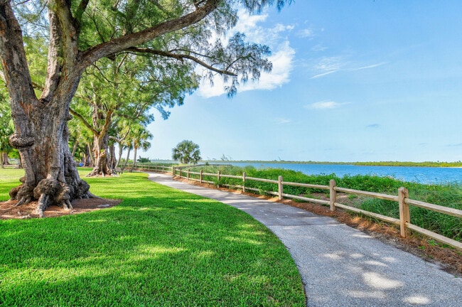 Building Photo - 324 Southwind Dr