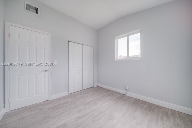 Building Photo - 17727 SW 103rd Ave