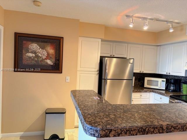 Building Photo - 19501 E Country Club Dr