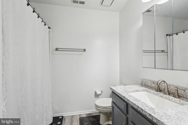 Building Photo - 74 Crestmont Dr