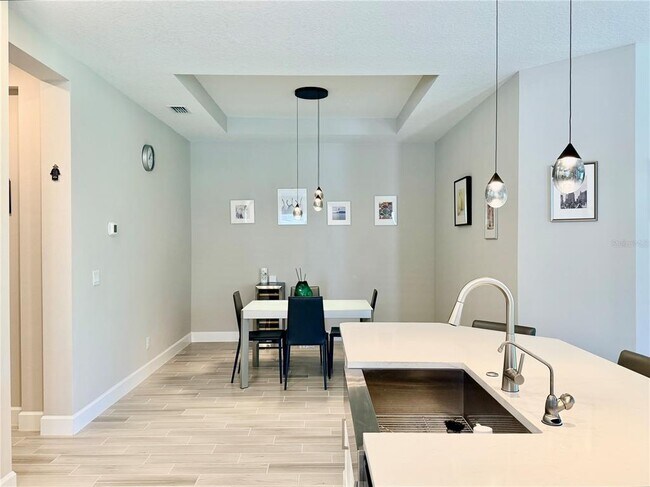 Building Photo - 6111 Mesa Gln