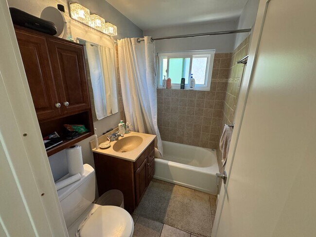 Building Photo - 3 Bedroom - 2 Bathroom