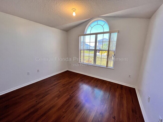Building Photo - 5647 Sycamore Canyon Dr