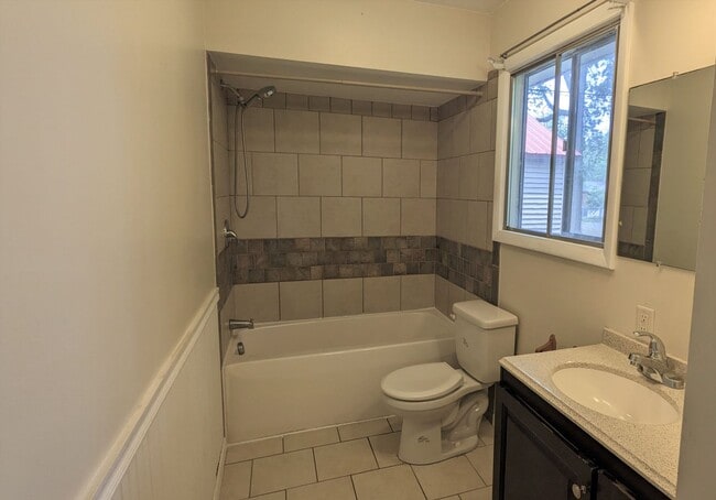 Building Photo - 1264 Flower Ave