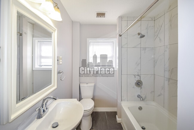 Building Photo - 6123 E 14th St