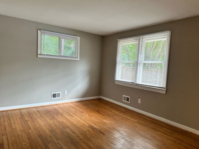 Building Photo - Charming 2 bed/1bath in North Raleigh