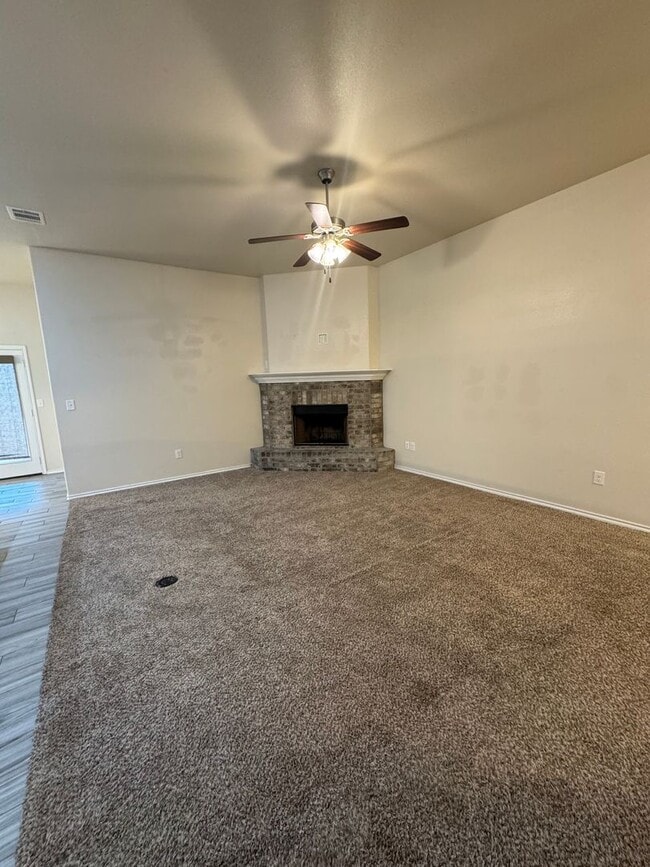 Building Photo - Located in Heritage Hills!!! 3/2/2 Fabulou...