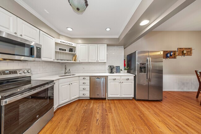 Building Photo - 15580 Birwood Ave