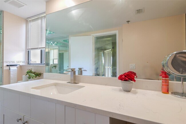 Building Photo - 7200 Radice Ct