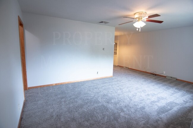 Building Photo - 4 Bedroom 2 Bath