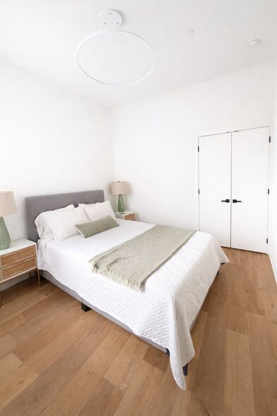 Building Photo - 4513 N Clark St