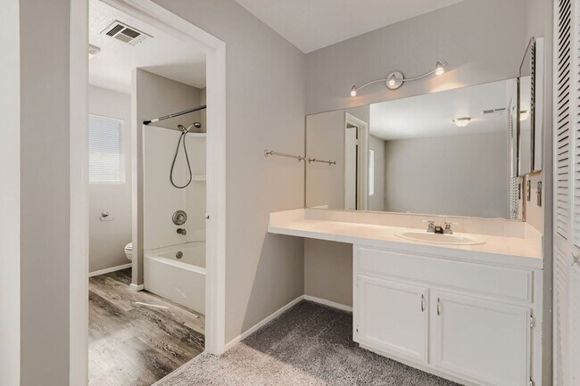 Building Photo - Townhome for Rent