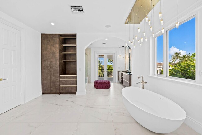 Building Photo - 861 Nafa Dr