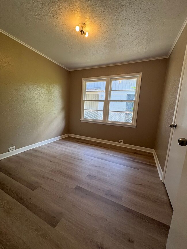 Building Photo - 918 Huntington Ln