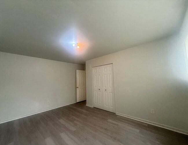 Building Photo - 410/412 S Revena Blvd