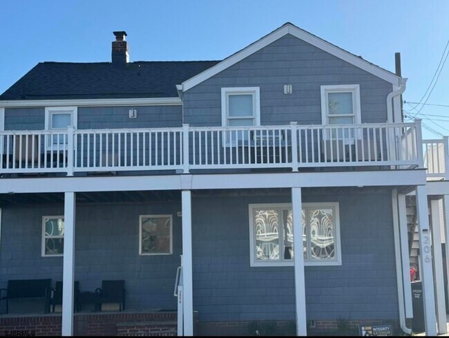 Building Photo - 206 N Wilson Ave