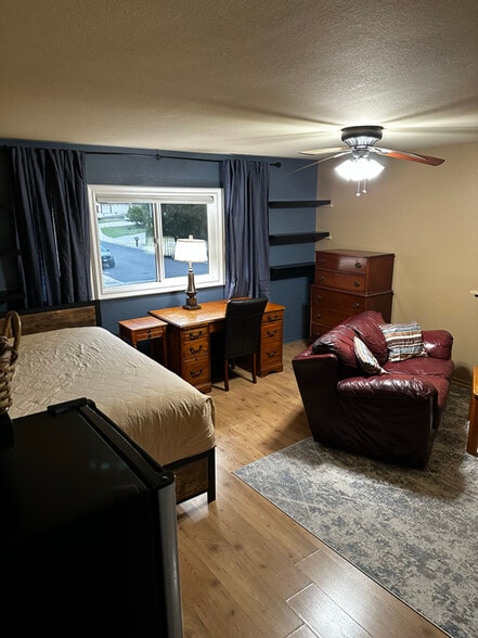 Building Photo - 494 Nicolas Rd