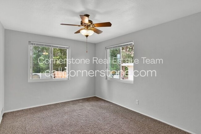 Building Photo - 1410 Custer Ave