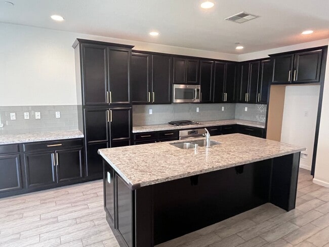 Building Photo - BEAUTIFUL HOME IN ROSEVILLE IN THE GATED COMMUNITY OF STONE POINT!!