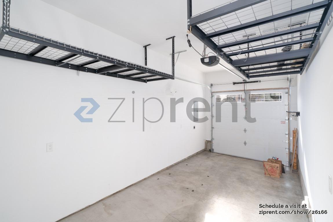 Building Photo - 6067 SE Nehalem St