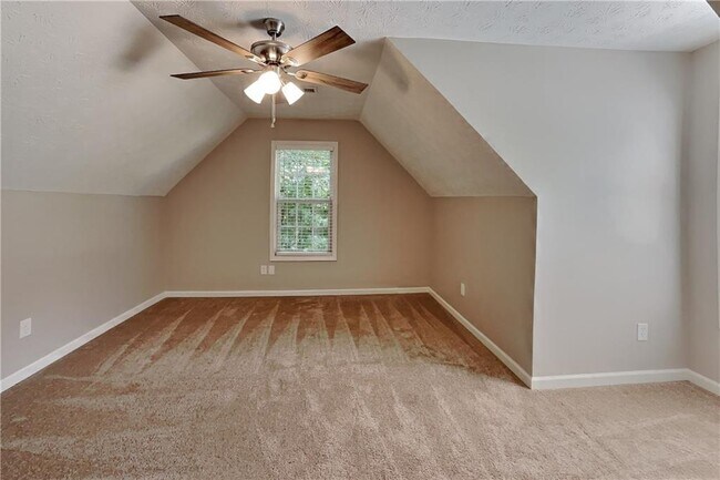 Building Photo - 2048 Glen Hope Trace