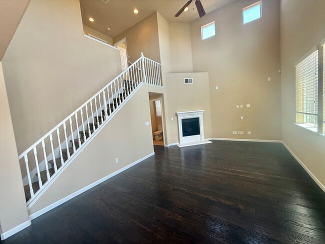 Building Photo - Charming 4 Bedroom Home in Springlake