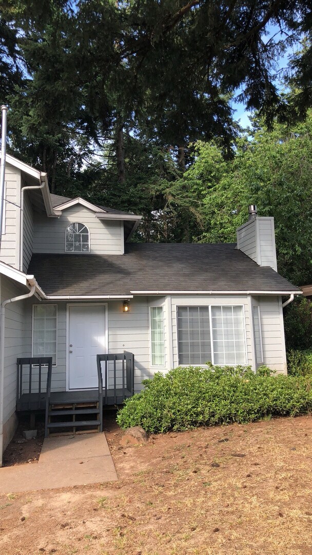 Building Photo - Desirable South Salem Home on Huge Lot! Ne...