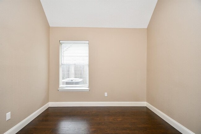 Building Photo - 2915 Pepperwood Dr