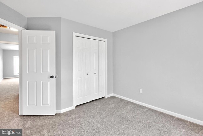 Building Photo - 12120 Apache Tears Cir