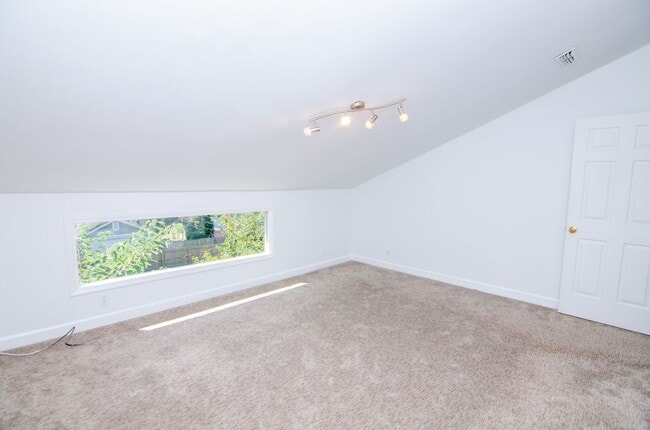 Building Photo - Quaint East Nashville Town Home