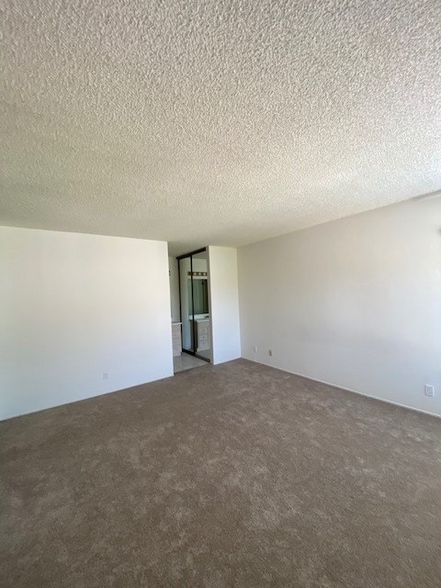 Building Photo - 4483 Oakbrook Ct