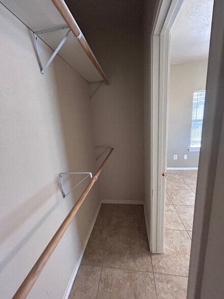 Building Photo - 1104 Canyon Edge Dr