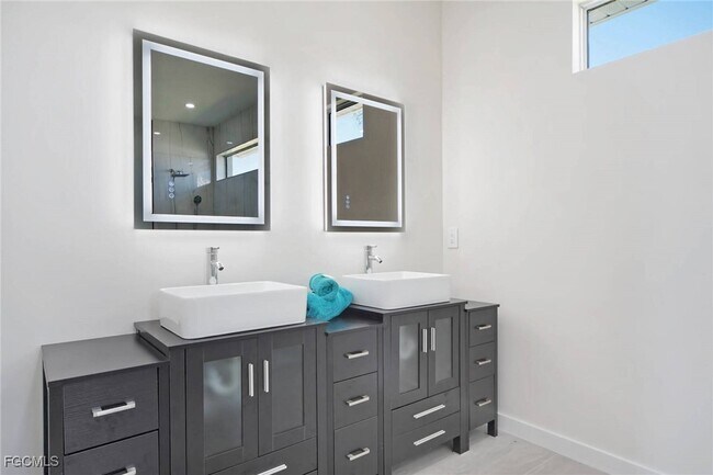 Building Photo - 1426 SE 43rd Terrace