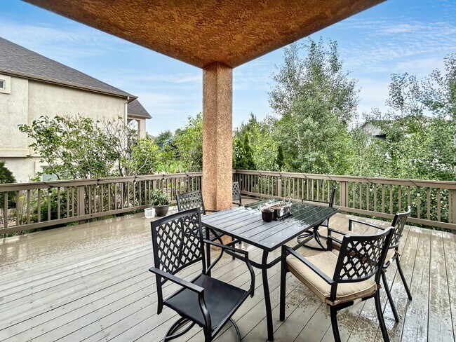 Building Photo - 717 Black Arrow Dr