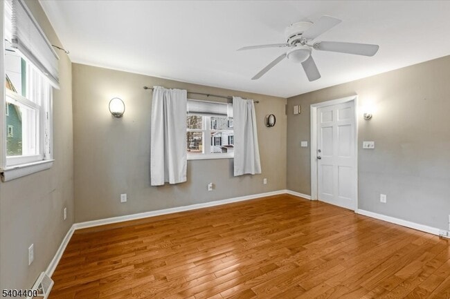 Building Photo - 32 W New St