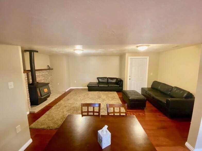 Building Photo - 472 E Center St